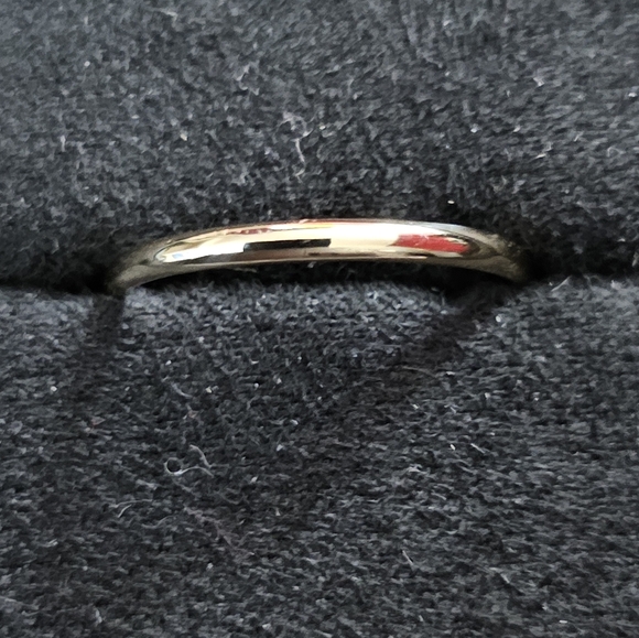 10k Yellow Gold Band Ring - Picture 3 of 8